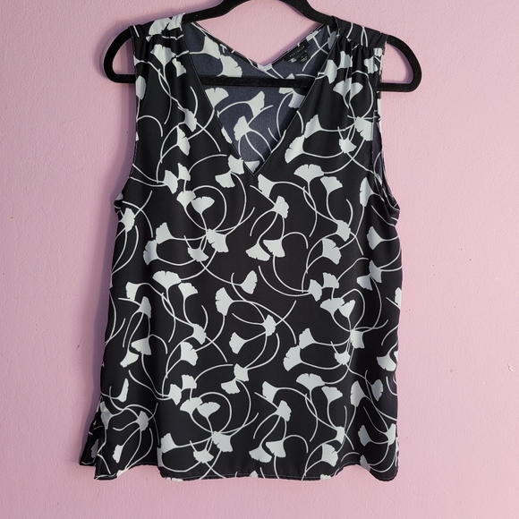 Anne Klein Sleeveless Blouse - Picture 1 of 8